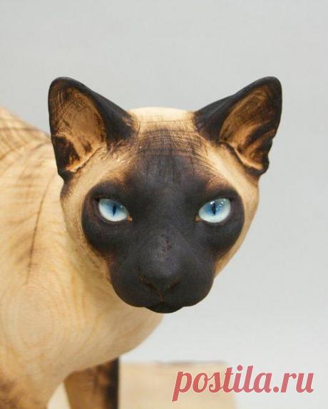 Невероятно реалистичные скульптуры из дерева Скульптор Джерард Мас (Gerard Mas) из Барселоны создаёт впечатляющие скульптуры животных, вырезанные из массивных стволов деревьев. Толстые куски дерева аккуратно вытачиваются, постепенно превращаясь ...