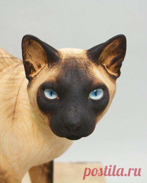 Невероятно реалистичные скульптуры из дерева Скульптор Джерард Мас (Gerard Mas) из Барселоны создаёт впечатляющие скульптуры животных, вырезанные из массивных стволов деревьев. Толстые куски дерева аккуратно вытачиваются, постепенно превращаясь ...