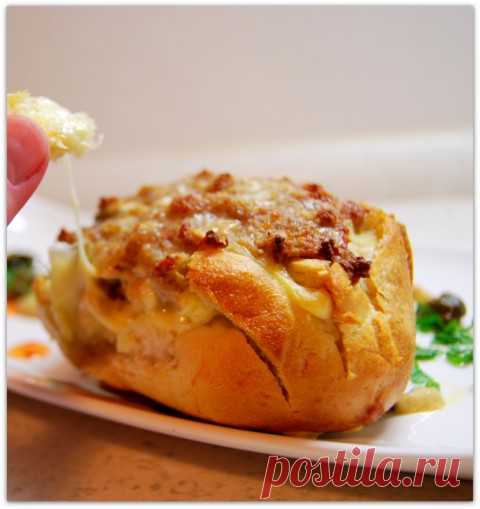 Очень вкусный завтрак "сырная булка с фаршем"