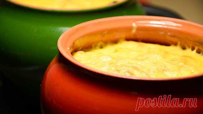 Жаркое из свинины с картошкой под сырной корочкой, в горшочках