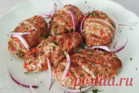 СОЧНЕЙШИЕ КОТЛЕТЫ В ДУХОВКЕ! Быстрые котлеты с овощами в духовке. Простой рецепт котлет. Фарш (свинина+говядина)- 500 гр.Перец болгарский- 50 гр.Помидор- 30 гр.Лук репчатый- 30 гр.Вода- 50 мл.Петрушка- пара веточекИтальянские травы- 1 ч.л.Чеснок сушеный- 1 ч.л.Паприка- 1 ч.л.Соль и перец по вкусу
