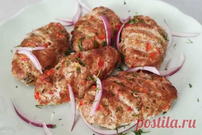 СОЧНЕЙШИЕ КОТЛЕТЫ В ДУХОВКЕ! Быстрые котлеты с овощами в духовке. Простой рецепт котлет. Фарш (свинина+говядина)- 500 гр.Перец болгарский- 50 гр.Помидор- 30 гр.Лук репчатый- 30 гр.Вода- 50 мл.Петрушка- пара веточекИтальянские травы- 1 ч.л.Чеснок сушеный- 1 ч.л.Паприка- 1 ч.л.Соль и перец по вкусу
