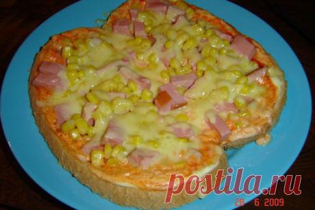 хлеб белый пшеничный ,смазать соусом (майонез+кетчуп) ,колбаса,кукуруза | Лучшие домашние рецепты