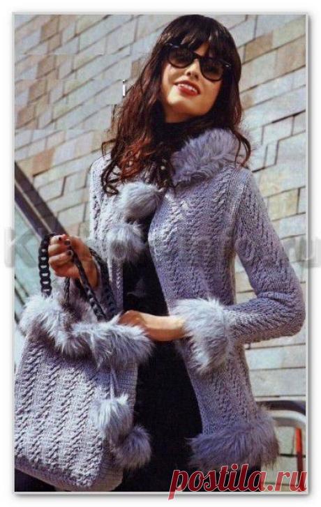 Вязание спицами. Женские модели. Однотонный жакет с капюшоном и сумка, с отделкой из искусственого меха. Размеры: 42