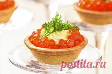 Тарталетки со сливочным сыром, красной икрой и васаби — Домашняя кулинария