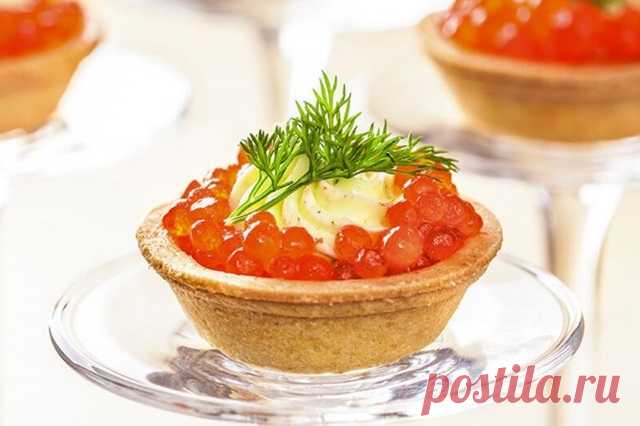 Тарталетки со сливочным сыром, красной икрой и васаби — Домашняя кулинария