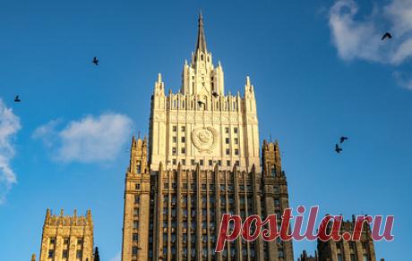 МИД РФ пообещал Финляндии контрмеры в случае создания для России ядерной угрозы. Директор департамента по вопросам нераспространения и контроля над вооружениями российского внешнеполитического ведомства Владимир Ермаков напомнил, что до вступления в НАТО Хельсинки &quot;абсолютно ничего не угрожало с российского направления&quot;