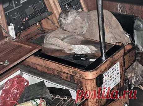 У берегов Филиппин дрейфовала яхта с мумией на борту