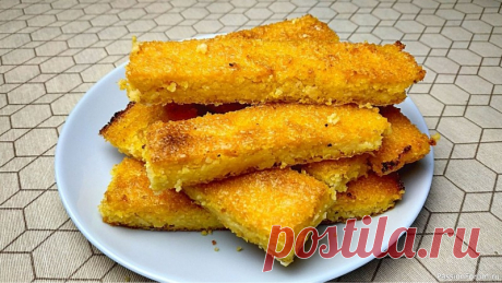 Кукурузные хлебцы Хрустящие хлебцы из кукурузной крупы - вместо обычного хлеба или как вкусный перекус.Ингредиенты: 	 300 гр. кукурузной 	крупы,800 мл. воды,1 бульонный 	кубик (грибной или куриный),30 гр. сливочного 	масла,80 гр. тертого 	сыра, 	 1 столовая 	ложка растительного масла,соль по вкусу.Налить...