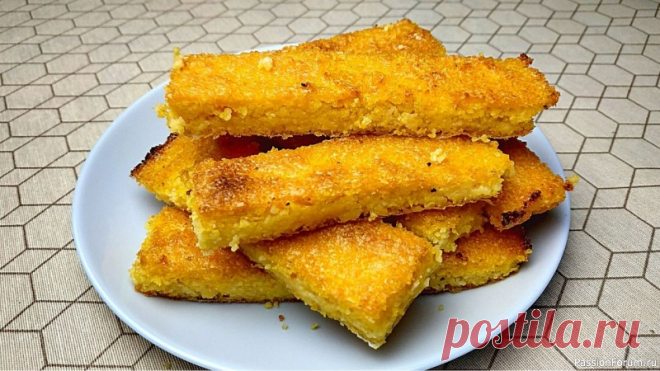 Кукурузные хлебцы Хрустящие хлебцы из кукурузной крупы - вместо обычного хлеба или как вкусный перекус.Ингредиенты: 	 300 гр. кукурузной 	крупы,800 мл. воды,1 бульонный 	кубик (грибной или куриный),30 гр. сливочного 	масла,80 гр. тертого 	сыра, 	 1 столовая 	ложка растительного масла,соль по вкусу.Налить...