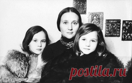 Актриса советского кинематографа Микаэла  Михайловна Дроздовская  03.03.1936 - 14.11.1978г  с дочерьми