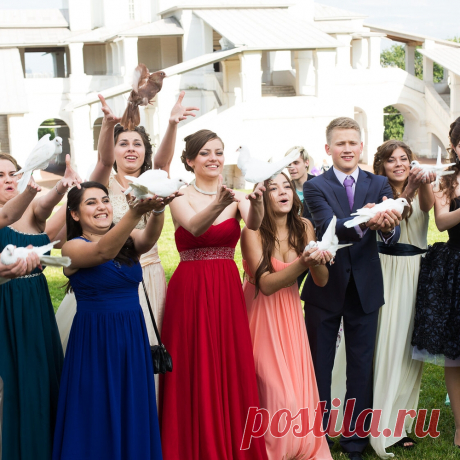 💌 Выпускные альбомы, где каждая фотография олицетворяет вашего ребенка
🤩 Персональный подход 📸 Профессиональный фотограф 💖 Доступные цены
🌍 Работаем по Санкт-Петербургу и Ленинградской обл. 📞 +7(921)580-40-01