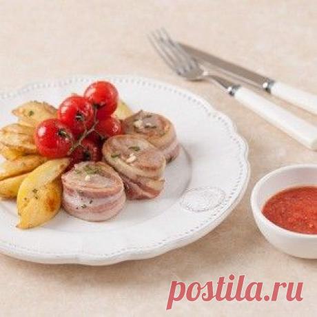 Турнедо из свинины с запеченным картофелем и томлеными в прованских травах томатами черри рецепт – основные блюда