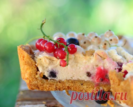 Песочный пирог с безе и смородиной - кулинарный рецепт