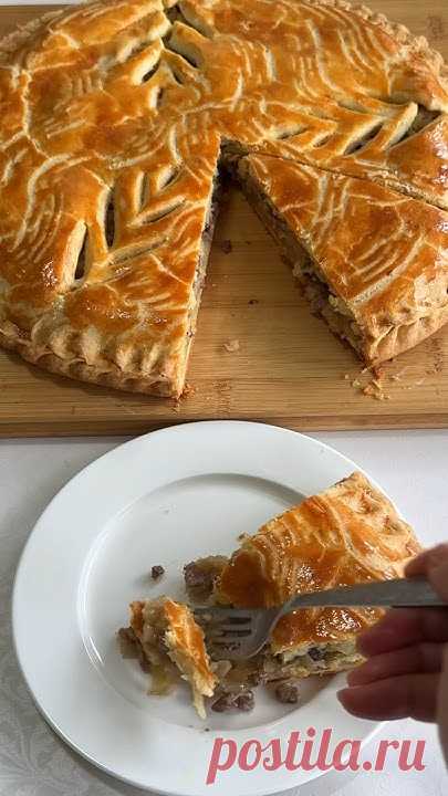 Мясной пирог на сливках ,такой нежный и сливочный , покорит Вас сразу как только попробуете кусочек !Мягкое  и тонкое тесто и сочная начинка из мяса и картоф...