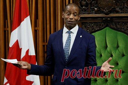 В Канаде избрали темнокожего спикера после чествования эсэсовца в парламенте. Палата общин Канады впервые избрала темнокожего спикера Грега Фергюса после чествования в парламенте 98-летнего бойца дивизии СС «Галичина» Ярослава Хунка. Фергюс, член Либеральной партии, представляющий Халл-Эйлмер в Квебеке, был избран спикером 38-й палаты в результате тайного голосования в Палате представителей.