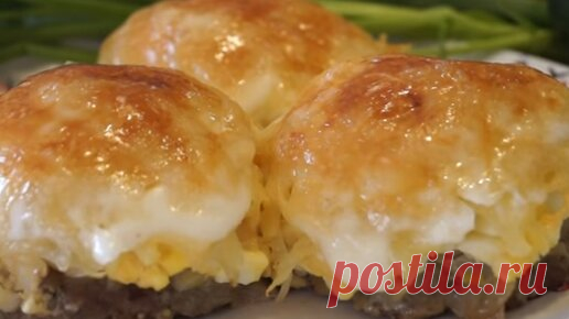 Мясные стожки, готовлю вместо котлет на праздничный стол, получаются сочные и ароматные Рецепт:
Фарш – 500 гр.
Яйцо – 4 шт
Лук репчатый – 2 шт.
Картофель – 4 шт.
Сыр – 120 гр.
Майонез – 150 гр. (можно заменить сметаной)
Соль – 1/2…