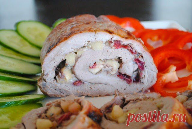 Рецепты от Маринки:Рулет из свинины с яблоками, клюквой и голубым сыром