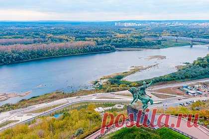 Тело мужчины нашли в российской реке. В реке Белая в Уфе нашли тело неизвестного мужчины в одежде. Об этом сообщили в управлении гражданской защиты, пишет ufa1.ru. Предположительно, погибшему 50 лет, его тело передали полиции для установления причины смерти. Личность мужчины устанавливается. Известно, что его нашли в пяти метрах от берега.