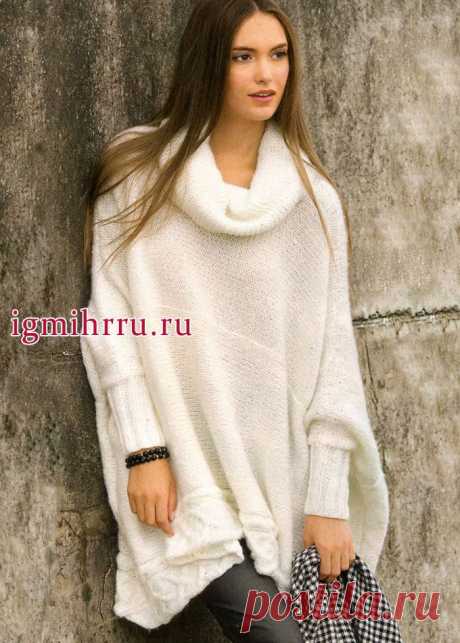 Объемное белое пончо, связанное поперек. Вязание спицами