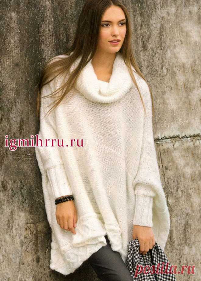 Объемное белое пончо, связанное поперек. Вязание спицами