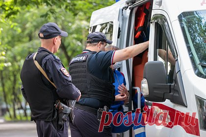 Реакцию прохожих на убийство судьи в российском регионе сняли на видео. Они могут попасть под уголовную статью за бездействие