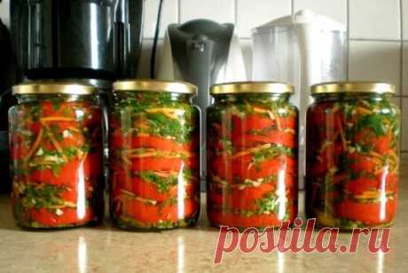Перчик по Армянски
Это безумно вкусная заготовка, которую я в обязательном порядке готовлю каждый год. Советую и вам попробовать.
Рецепт на сайте:  https://gotovchik.ru/perchik-po-armyanski.html?utm_source=zagotov&utm_campaign=varenyasol