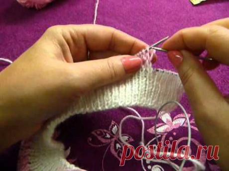 1-Шапочка-шлем спицами на ребенка около года и более