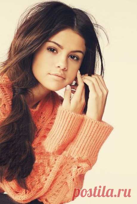 Компресс из персикового масла для сухих волос Двадцать грамм персикового масла следует подогреть до температуры 50 градусов Цельсия. Смочить в нем марлевую салфетку и наложить на ...