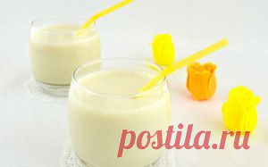 Молочный коктейль с мороженым и бананом