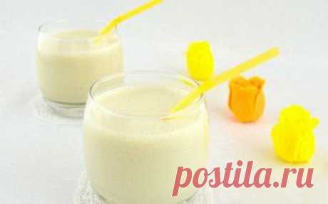 Молочный коктейль с мороженым и бананом
