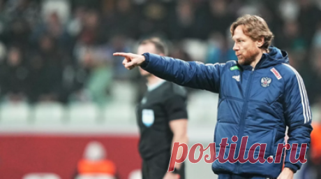 Тарханов считает, что главные успехи Карпина в футболе ждут его впереди. Бывший главный тренер «Крыльев Советов» Александр Тарханов поздравил с 55-летием наставника национальной команды Валерия Карпина. Читать далее