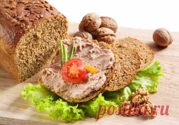Куриный паштет с грецкими орехами Домашний паштет с обжаренными орешками прекрасно сочетается со свежим белым хлебом.Ингредиенты: куриная печень - 300 г лук - 1 шт коньяк - 3 ст. л.сливочное масло - 30 г грецкие орехи - 3 ст. л. соль, перец - по вкусуПриготовление:1.&nbsp;Репчатый лук нарезать полукольцами и обжарить до...