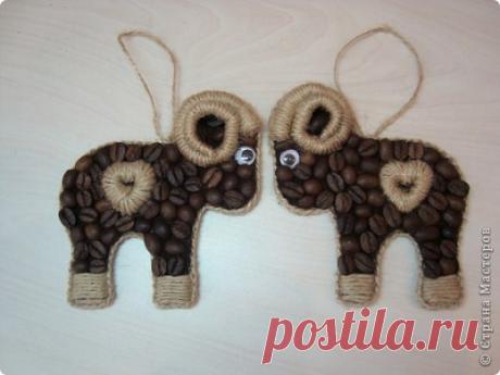 "Кофейный барашек": готовимся к 2015 году (Автор - Анна из Н.Новгорода) 1. "На прошлый новый год порадовала друзей кофейными лошадками https://stranamasterov.ru/node/782757 И вот в продолжении темы решила создать барашков. А так как друзей и родственников очень много, то готовиться начала уже сейчас (готовь сани летом, как говорится )...