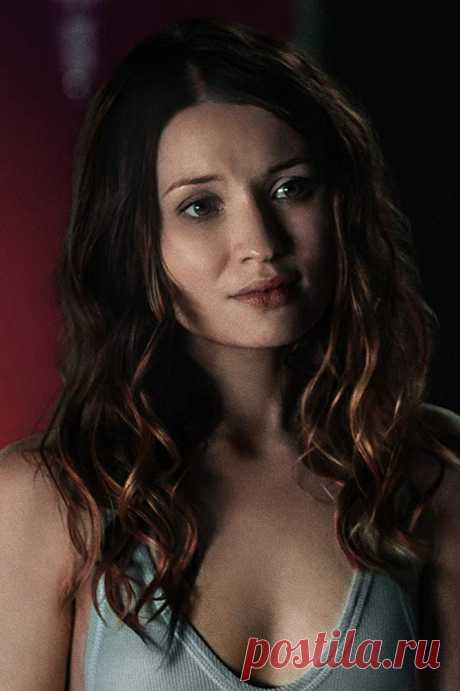 Эмили Браунинг (Emily Browning)