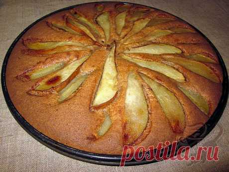 Шоколадный пирог с грушами.