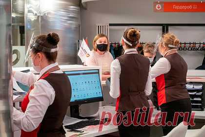 Россиянам пообещали оформлять жилье за один день. В России ускорят процедуры регистрации прав собственности на недвижимость, включая квартиры и частные дома. По плану правительства, с 2022 года оформление документов на жилье будет занимать у населения не более суток. Организация процесса прорабатывается правительством совместно с Центробанком и Росреестром.