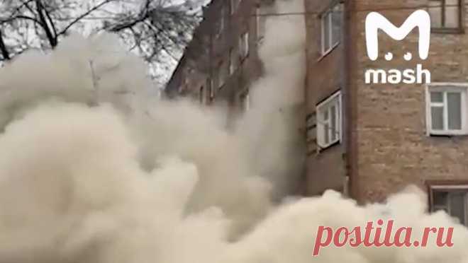 Обрушение дома в Ростове-на-Дону может продолжиться. Многоквартирный дом в Ростове-на-Дону на улице Нариманова, в котором обрушился подъезд, может продолжить разрушаться из-за неустойчивости и нестабильности конструкции. Об этом сообщает РИА Новости со ссылкой на представителя городской ...