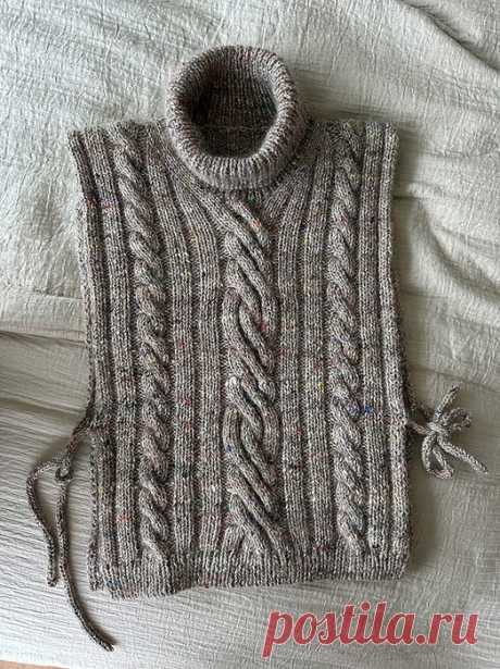 Безрукавка с воротом.Twist Loop Collar