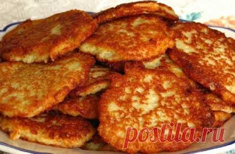 Классические картофельные оладьи с луком 

Картофельные оладьи (драники) – традиционное блюдо белорусской кухни. Несмотря на внешнюю простоту, сделать хрустящие драники может далеко не каждая даже опытная хозяйка. Секрет кроется в правильном…