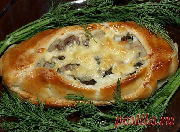 ЛОДОЧКИ из слоеного теста с картофелем, мясом и огурчиками.