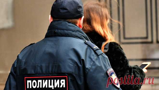 В Печоре полицейский избил местного жителя за личные вещи в цвет украинского флага. В Печоре полицейский избил местного жителя за желтые и синие вещи на балконе, решив, что тот намеренно их туда положил. Об этом сообщает Telegram-канал Baza. Следователи возбудили уголовное дело по статье 286 УК РФ "Превышение ...