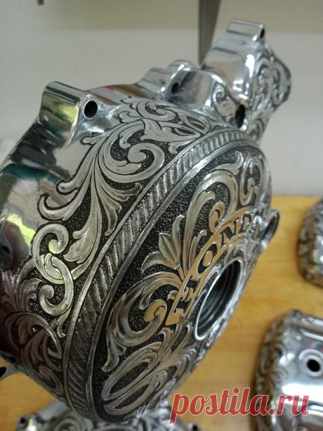 Гравировка. Деталь мотоцикла.