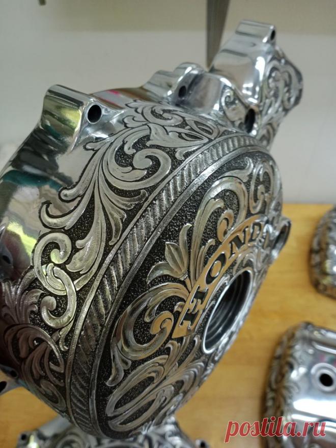 Гравировка. Деталь мотоцикла.