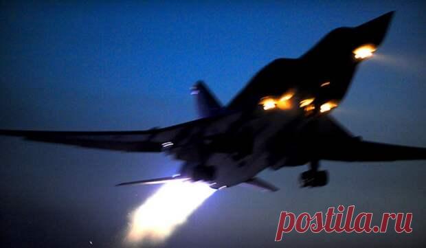 На авиабазу «Хмеймим» в Сирии прилетели три русских Ту-22М3. Для того, чтобы бомбардировщики Дальней авиации смогли совершить безопасную посадку, там несколько последних месяцев удлиняли взлётно-посадочную полосу. Многие наблюдатели и эксперты рассуждали, для чего конкретно это нужно, а шпионы