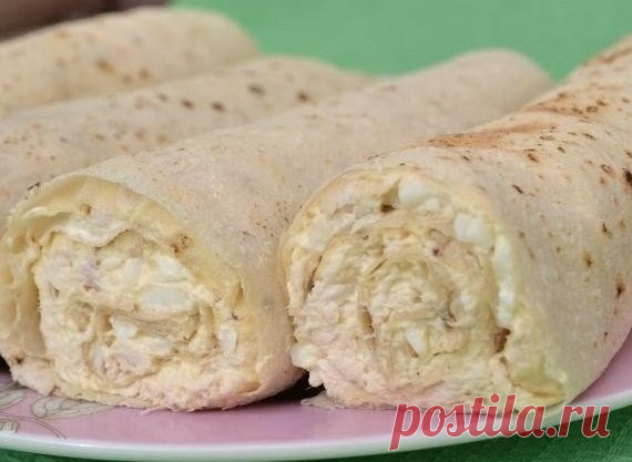 Как приготовить рулеты из лаваша с курицей и плавленым сырком  - рецепт, ингредиенты и фотографии