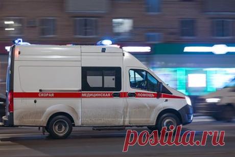 В России участники драки вызвали скорую и избили бригаду врачей. В Волгограде участники драки вызвали бригаду скорой помощи, а затем напали на прибывших врачей, которых вызвали для помощи пострадавшим. Об этом сообщила городская Клиническая станция скорой помощи на странице во «ВКонтакте». Драка произошла на улице Зерноградской в Красноармейском районе российского города.