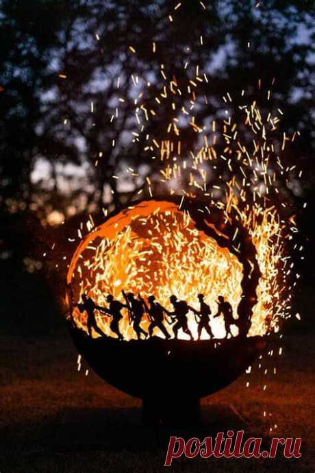 Дизайнерские огненные шары в саду ~ Planetalsad