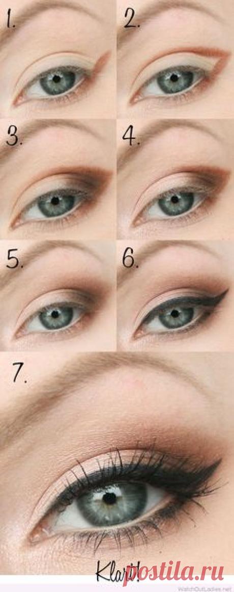 Smokey eye tutorial with nude and black