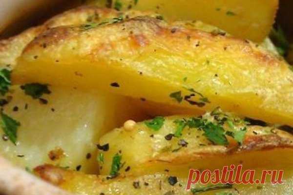 Тушеная картошка с мясом и сметаной в горшочках Ингредиенты: картофель 16 шт. мясо 4 ломтика сметана 1 стакан лук 4 шт. морковь 1 шт. масло сливочное 50 г соль по вкусу перец черный молотый по вкусу петрушка по вкусу семена белой горчицы Приготовление: 1 Свинину с прослойками жира порезать на брусочки. 2 Обжарить на масле до светлой корочки. 3 Крупно натереть морковь, мелко […]